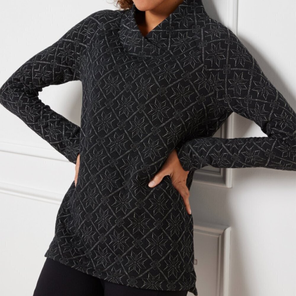 T by Talbots Size Small Snowflake Quilted Wrap Neck Pullover Sweatshirt Black